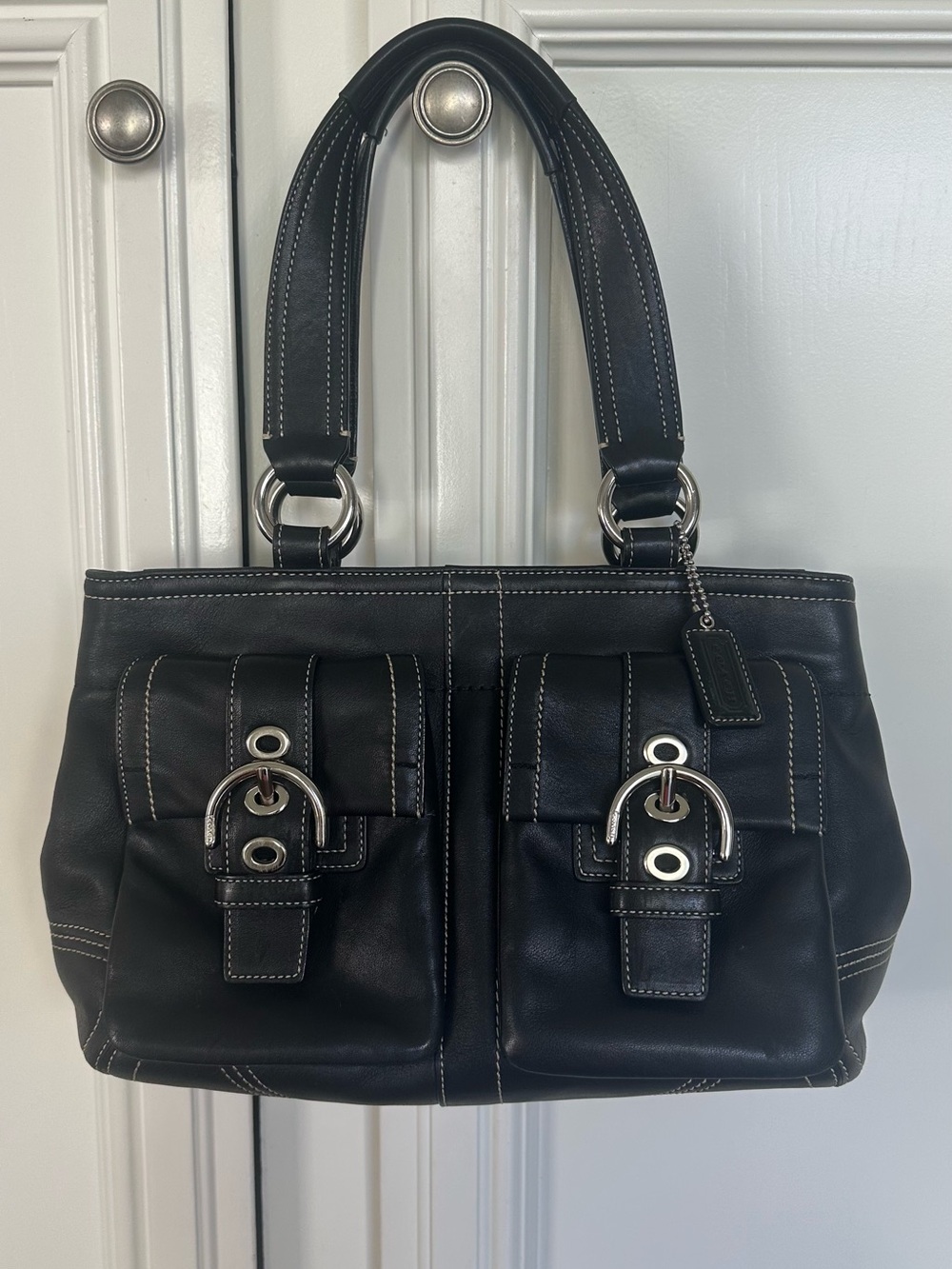Coach - vintage Black Leather Handbag with Front Buckle Pockets
